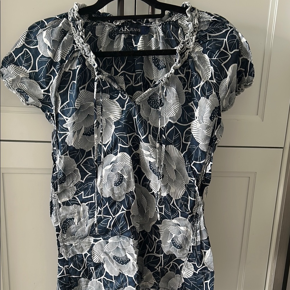 Women's Blue Floral Top/ blouse ( box C)